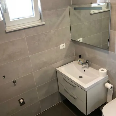 Small House Tia With Private Pool Pula