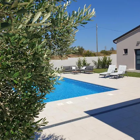 Small House Tia With Private Pool Apartmán