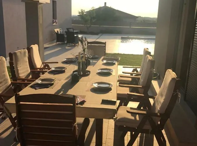 Small House Tia With Private Pool 아파트 *