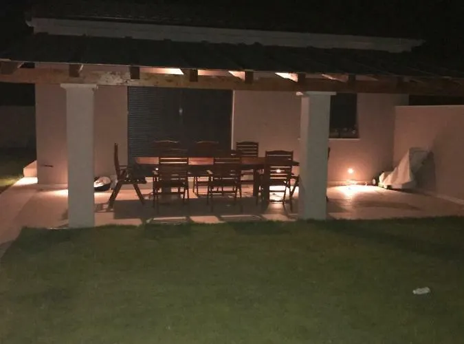 Small House Tia With Private Pool Pula